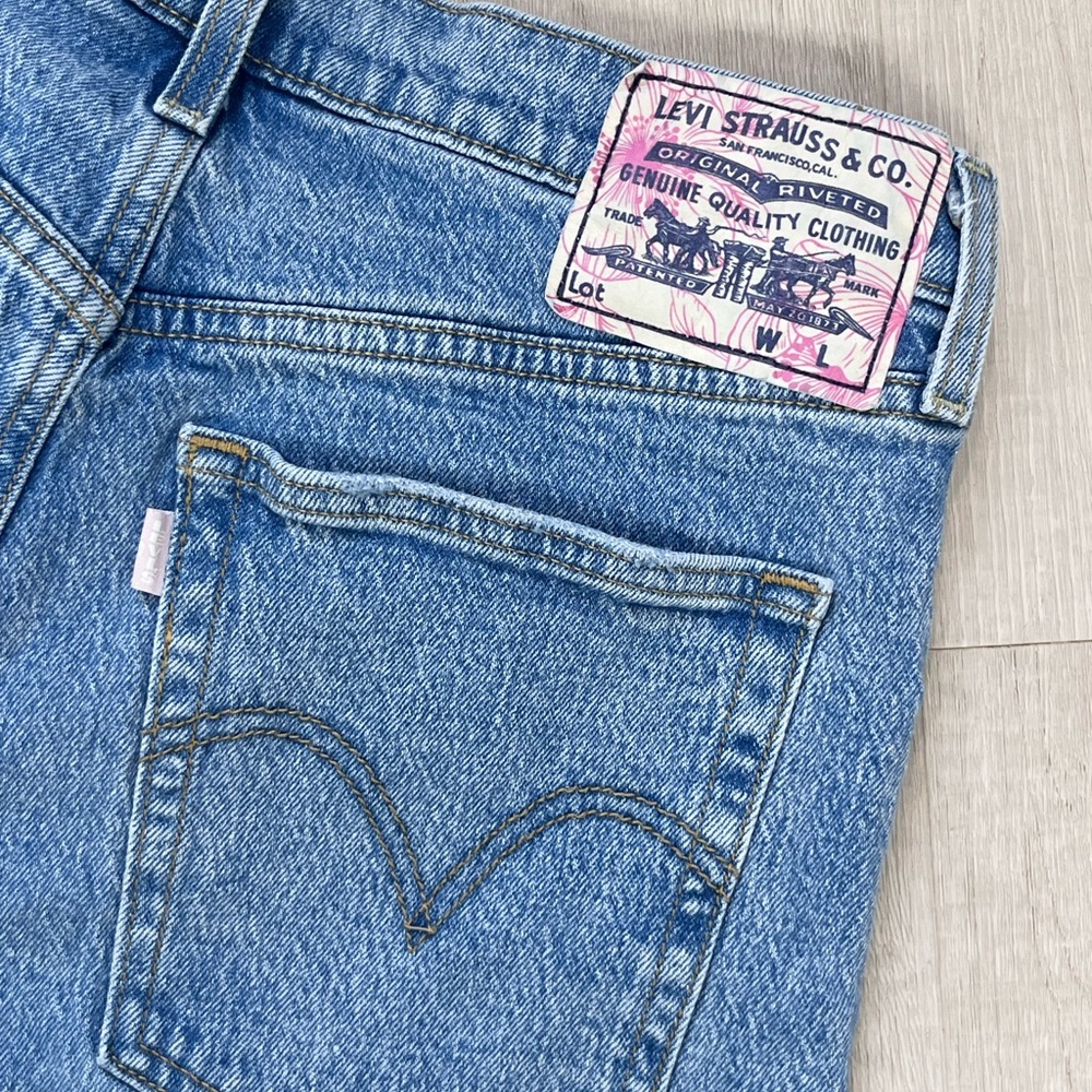 Levi's Custom Women's Premium Ribcage Straight Ankle - Picture 7 of 9